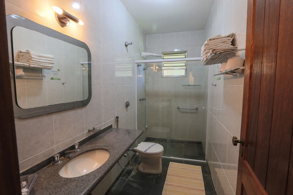 Chale Familia | Minibar, in-room safe, individually decorated, individually furnished