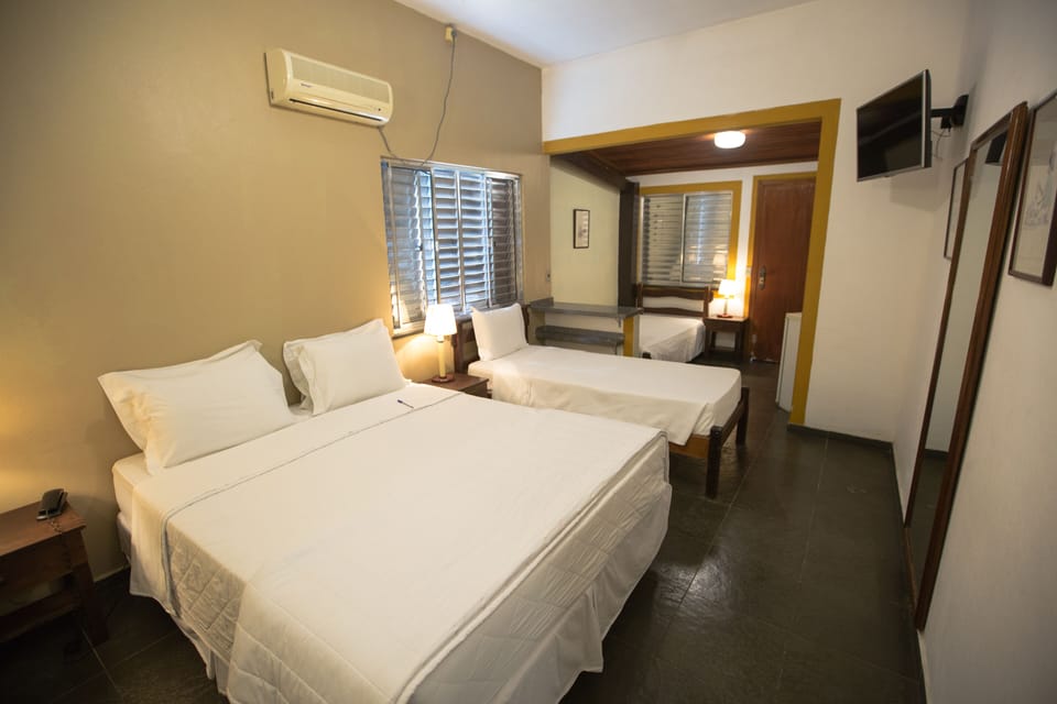 Chale | Minibar, in-room safe, individually decorated, individually furnished