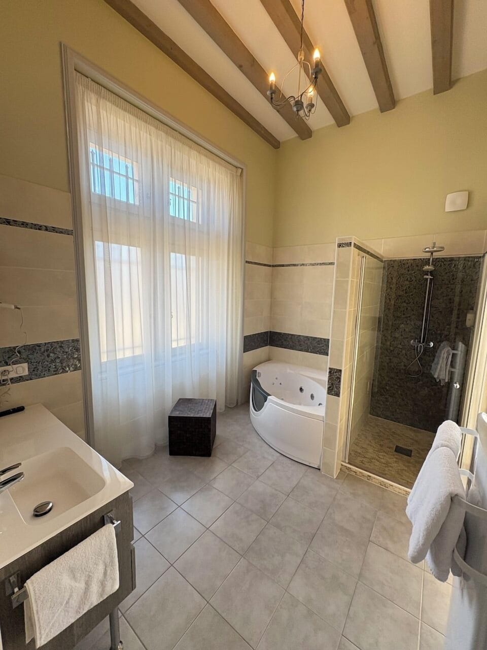 Romantic Suite, 1 Bedroom | Bathroom | Bathtub, free toiletries, hair dryer, towels