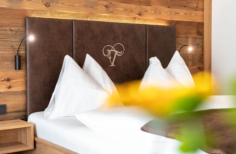Double Room, 1 Double Bed, Balcony, Mountain View | Premium bedding, in-room safe, desk, iron/ironing board