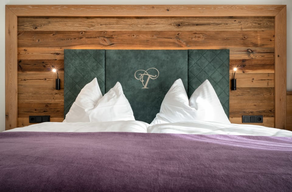 Double Room, 1 Double Bed, Balcony, Mountain View | Premium bedding, in-room safe, desk, iron/ironing board