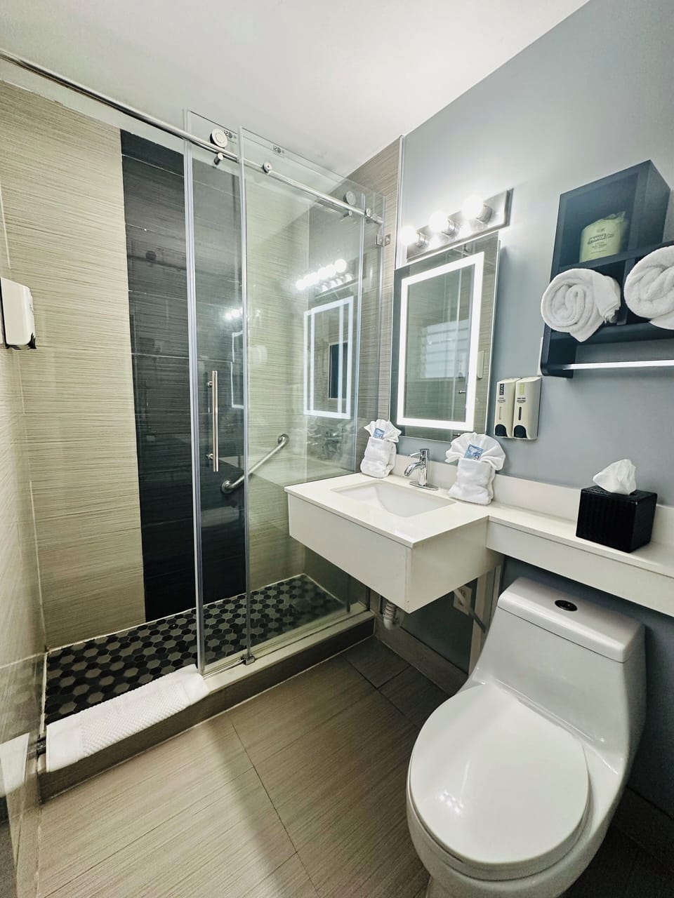 Standard Double Room, 2 Queen Beds, Non Smoking, Bay View | Bathroom | Shower, rainfall showerhead, free toiletries, hair dryer