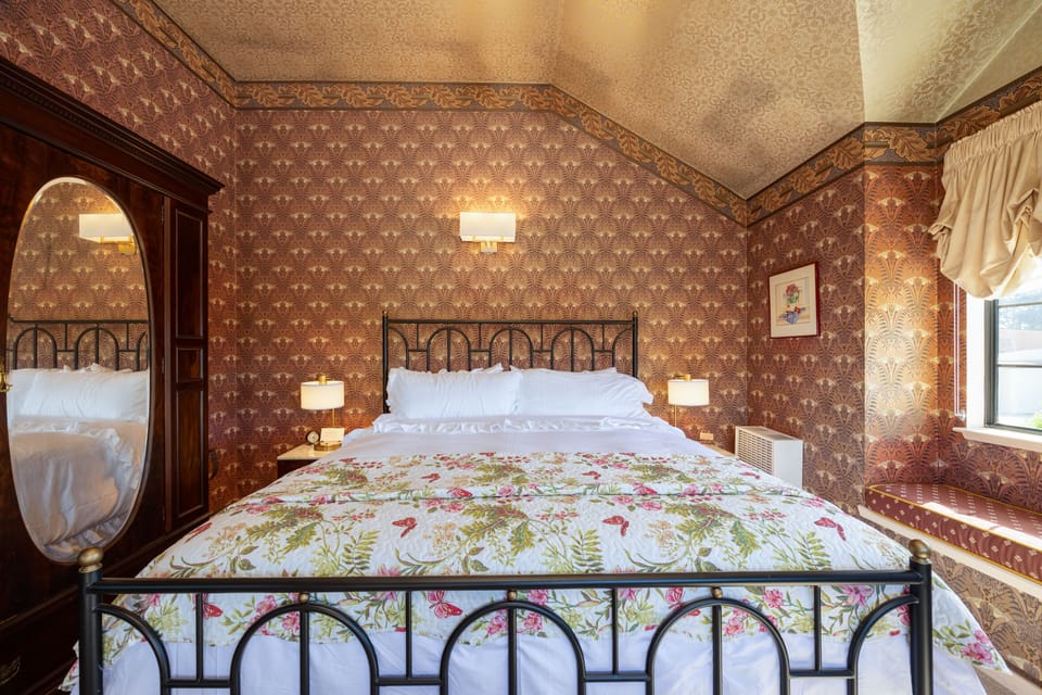 Luxury Room, 1 King Bed, Hill View | 2 bedrooms, premium bedding, minibar, desk