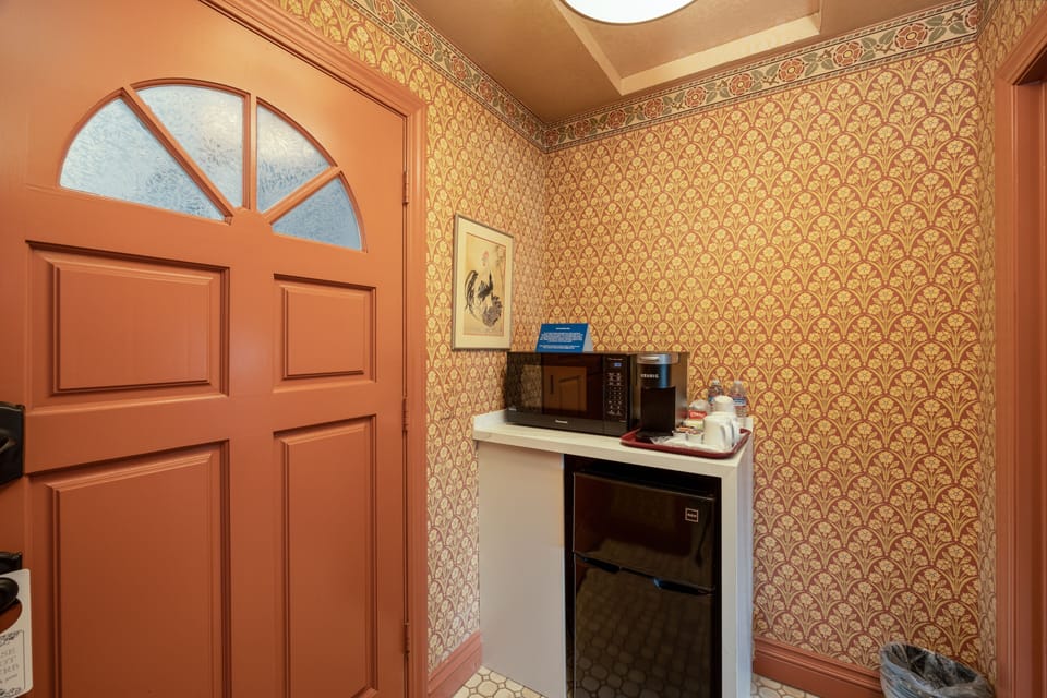 Luxury Room, 1 King Bed | 2 bedrooms, premium bedding, minibar, desk