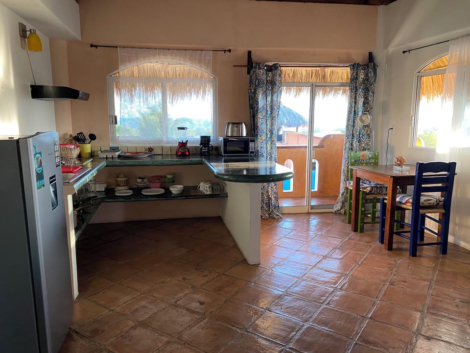 Comfort Studio Suite, Kitchenette | In-room safe, iron/ironing board, free WiFi, bed sheets