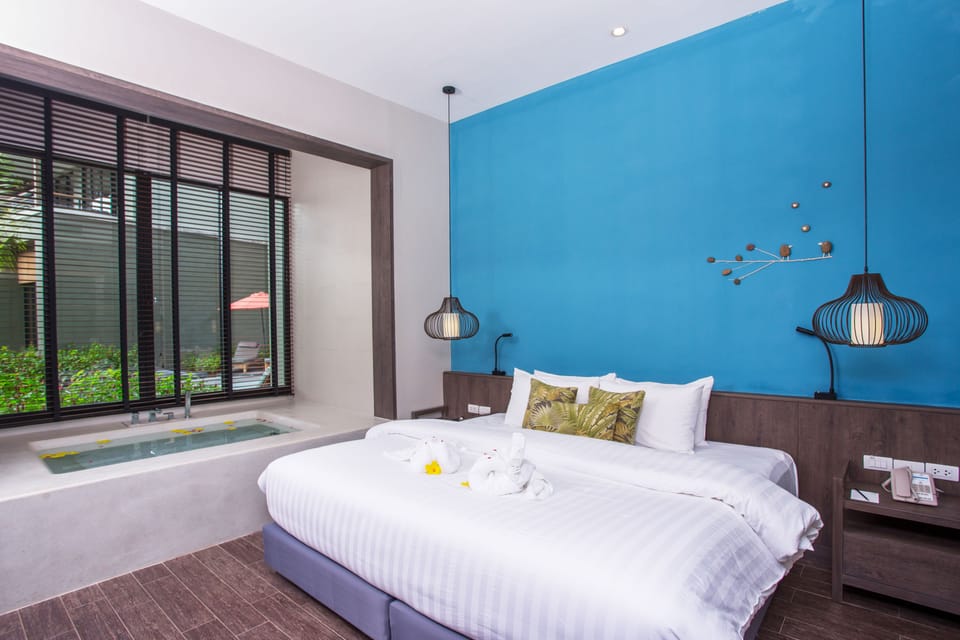 Deluxe Suite Pool Access/ Jacuzzi Room  | In-room safe, desk, blackout drapes, free WiFi