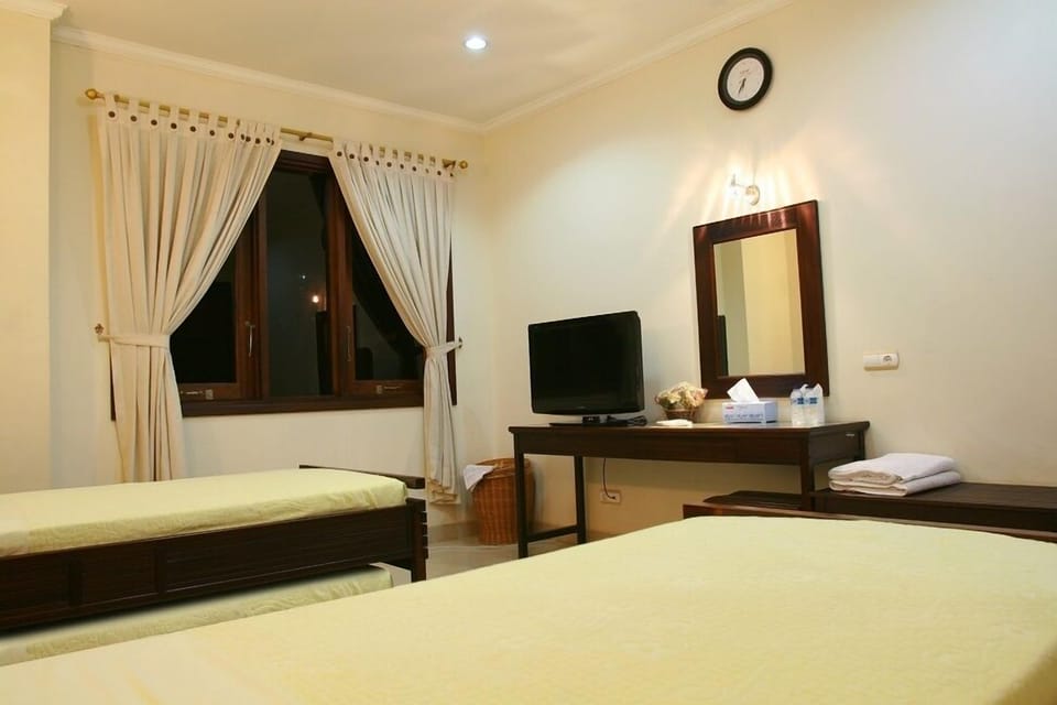 Superior Room | Desk, rollaway beds, free WiFi