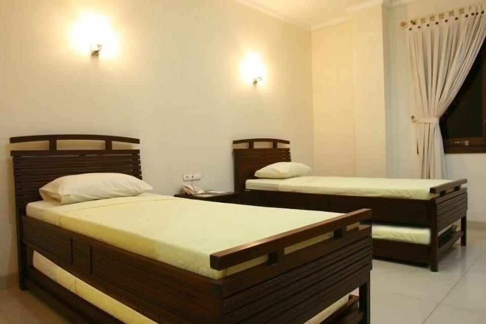 Superior Room | Bathroom | Shower, free toiletries, slippers, towels