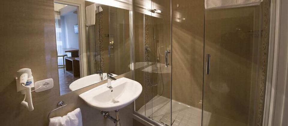 Double or Twin Room, Balcony | Bathroom | Free toiletries, hair dryer, bidet, towels