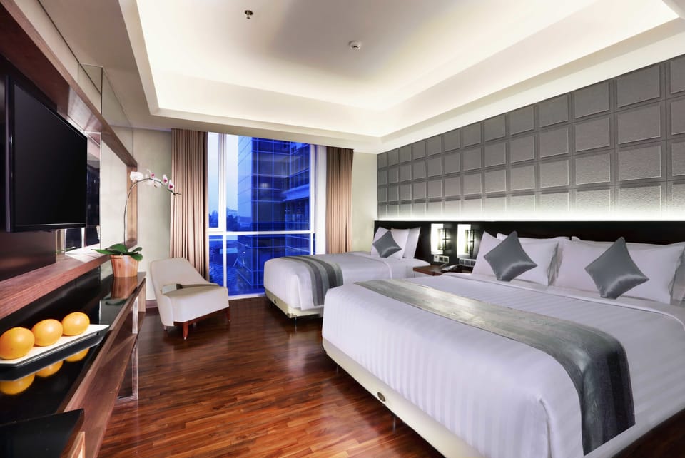 Family Room | Premium bedding, in-room safe, desk, iron/ironing board
