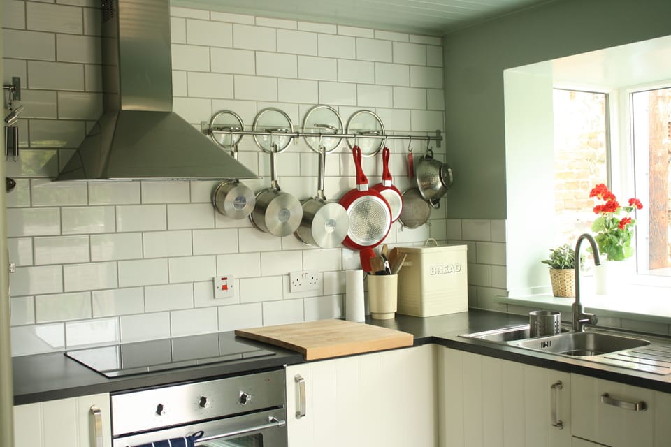 Cottage, 3 Bedrooms | Private kitchen | Fridge, microwave, oven, stovetop