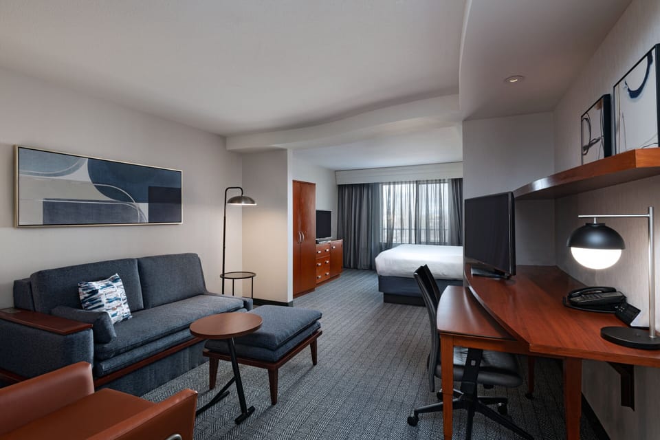 Studio Suite, 1 King Bed with Sofa bed | Premium bedding, individually decorated, individually furnished, desk
