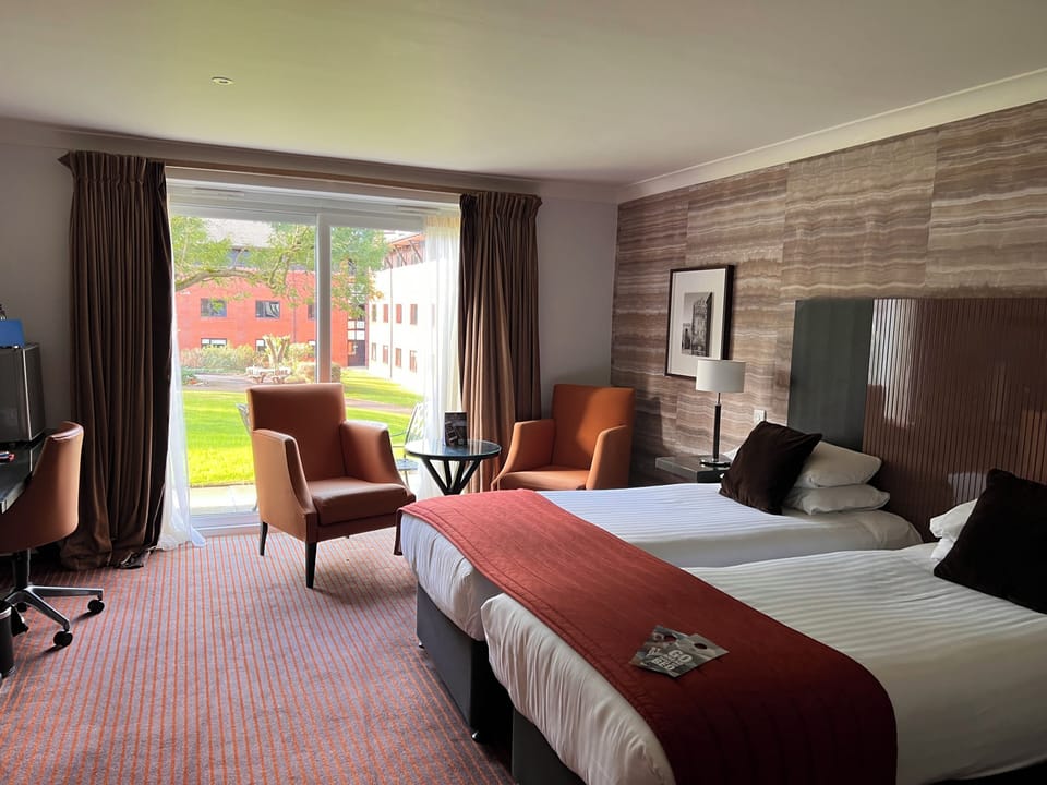 Superior Room (for 3) | Desk, soundproofing, iron/ironing board, free WiFi