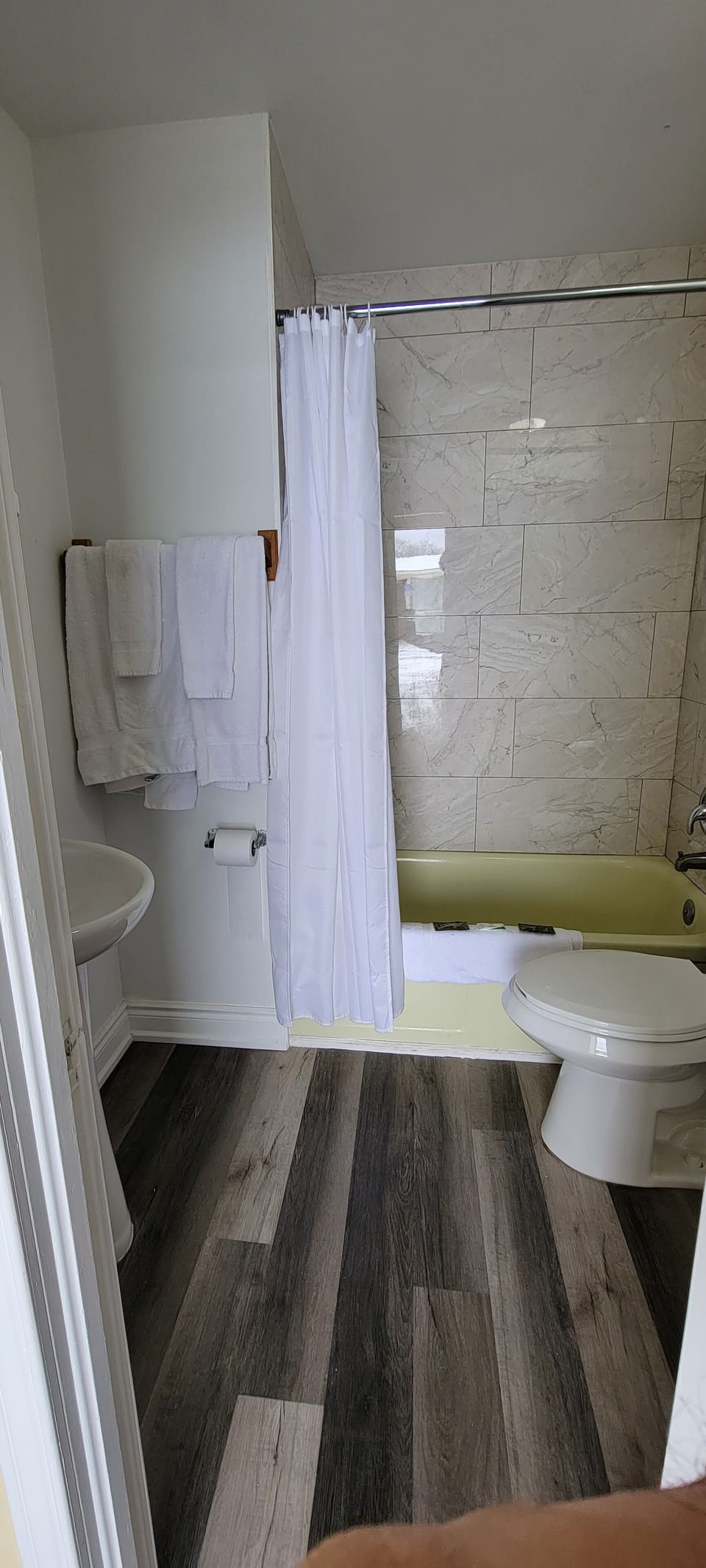 Basic Room, 2 Queen Beds | Bathroom | Combined shower/tub, free toiletries, towels