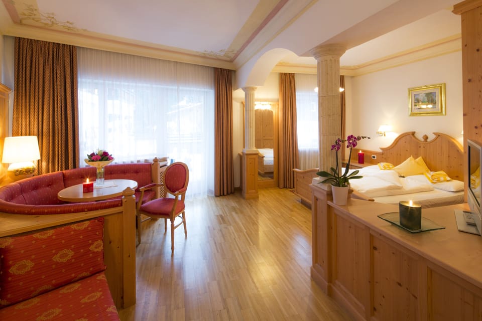 Junior Suite | Premium bedding, down comforters, minibar, in-room safe