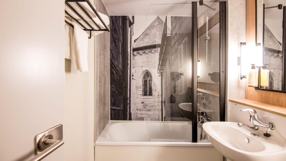 Superior Room, 1 King Bed | Bathroom | Bathtub, eco-friendly toiletries, hair dryer, towels