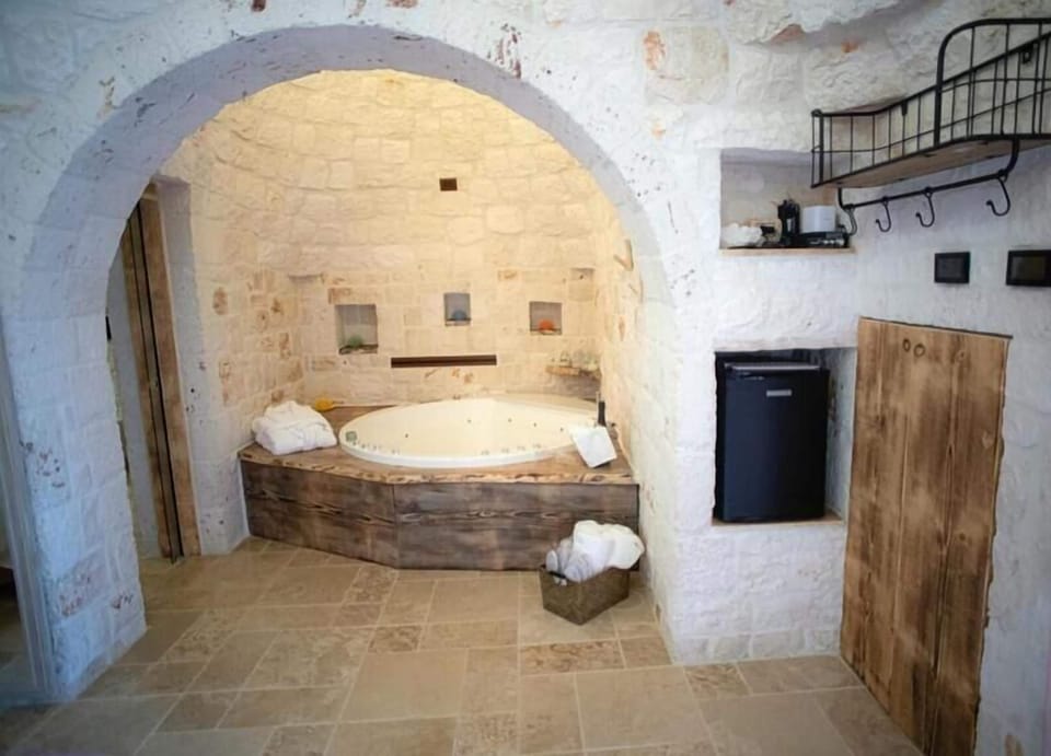 Luxury Suite, Sauna | Bathroom | Free toiletries, hair dryer, bathrobes, slippers