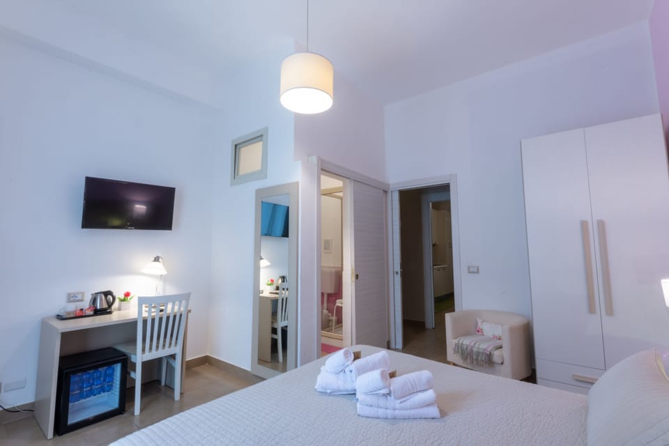 Double or Twin Room | In-room safe, desk, soundproofing, free WiFi
