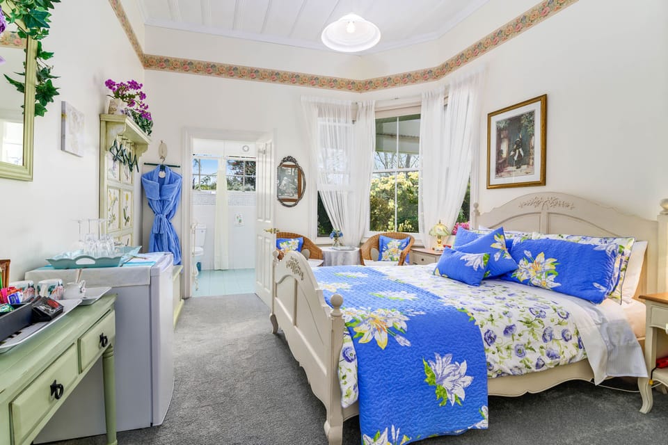 Country Corner Room | Iron/ironing board (on request), WiFi (free)