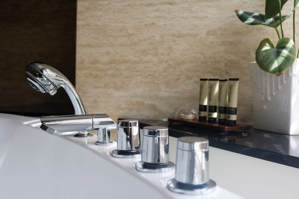 Executive Room, 1 King Bed, Bathtub - Leisure Only | Deep soaking bathtub