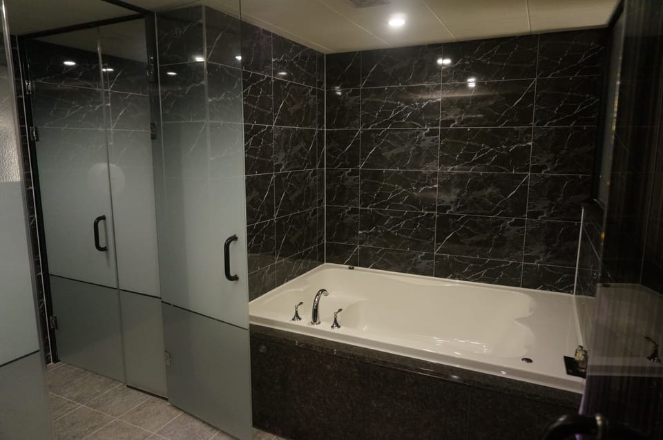 Premium Double Room | Deep soaking bathtub