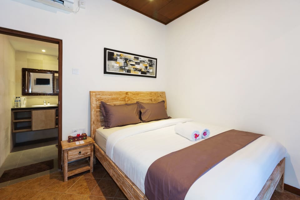 Deluxe Double Room, 1 Queen Bed, Garden View | Free WiFi, bed sheets