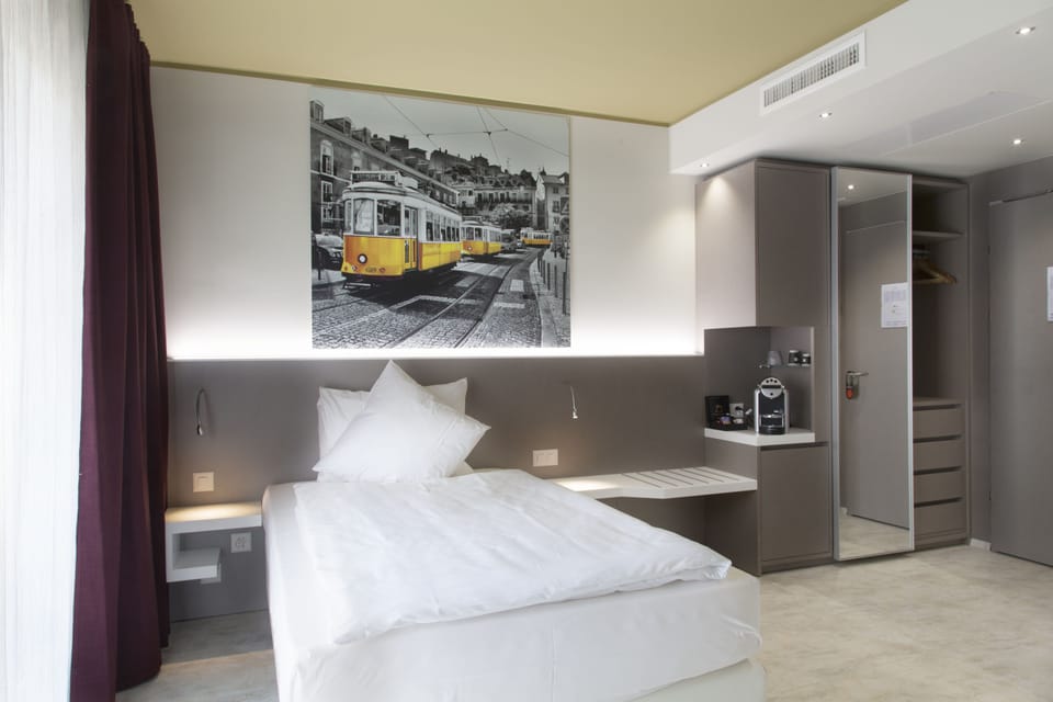 Comfort Single Room | Minibar, in-room safe, desk, free WiFi