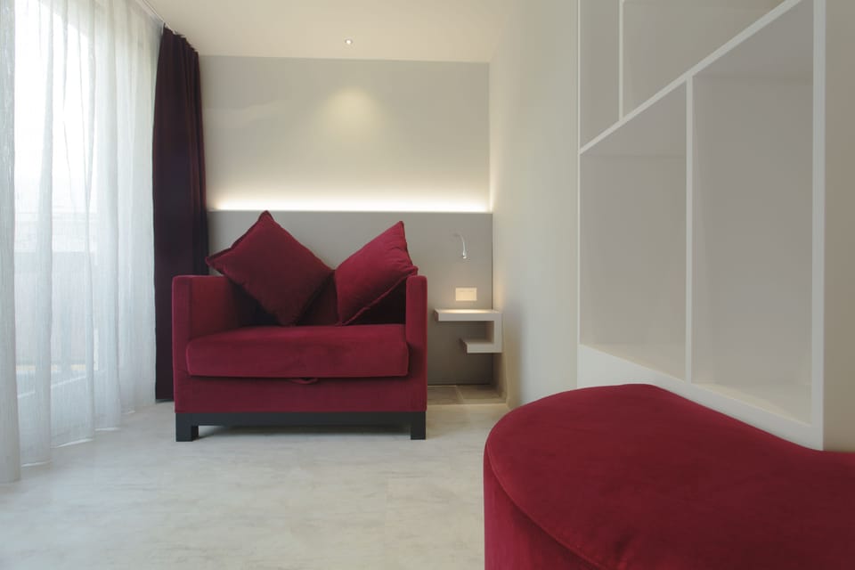 Superior Double Room | Minibar, in-room safe, desk, free WiFi