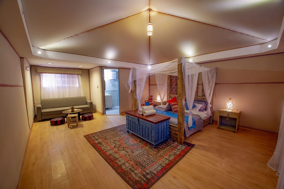 Deluxe Suite, 1 Bedroom, Private Bathroom, Mountainside | WiFi (free), bed sheets