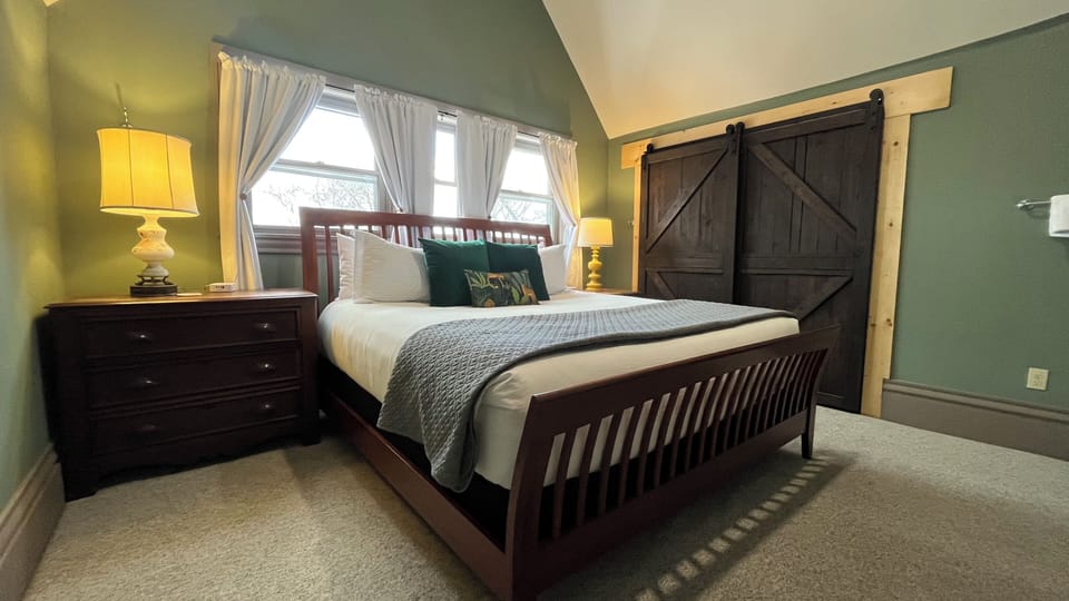 The Tipton Room, 1 King and 1 Queen Bed | Blackout drapes, iron/ironing board, free WiFi, bed sheets