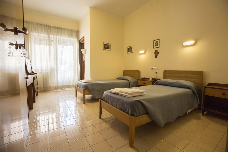 Double or Twin Room | Desk, free cribs/infant beds, free WiFi, bed sheets
