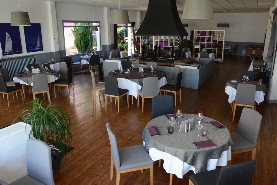 Hôtel le Petit Trianon Hotel in Pays de la Loire