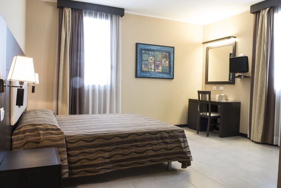 Superior Double or Twin Room | Minibar, desk, soundproofing, free WiFi