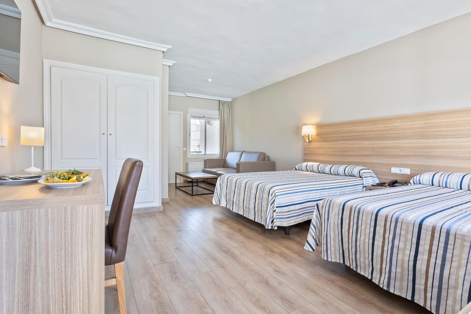 Superior Room, Balcony | In-room safe, desk, laptop workspace, soundproofing