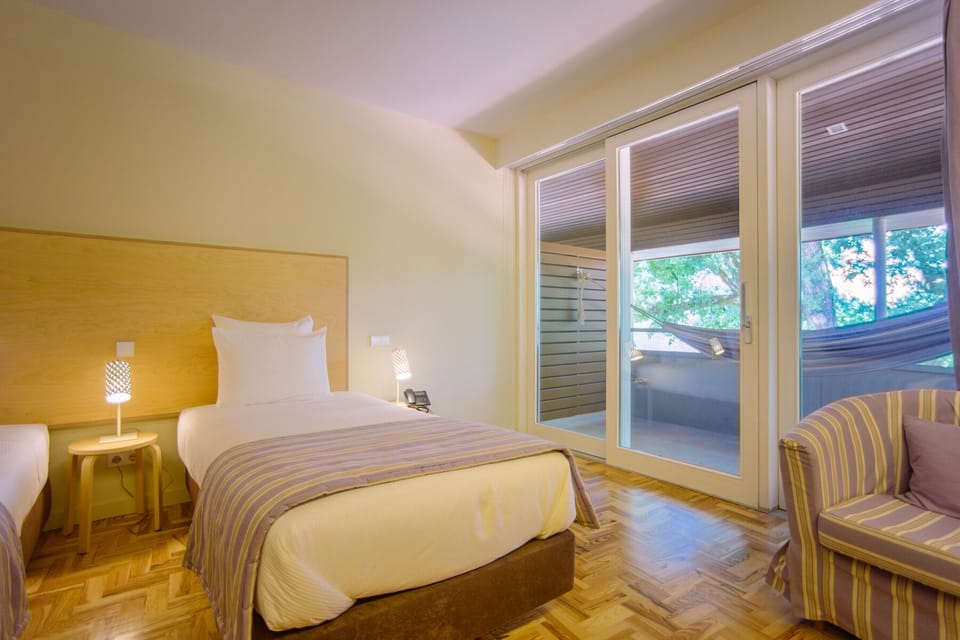 Twin Room | In-room safe, desk, laptop workspace, soundproofing