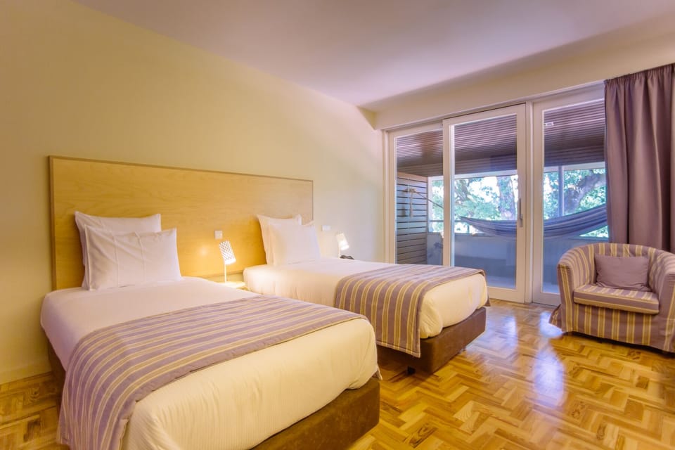 Twin Room | In-room safe, desk, laptop workspace, soundproofing