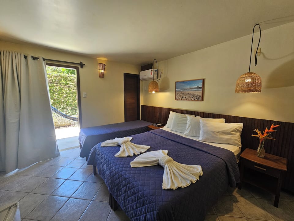 Room (Master) | Minibar, in-room safe, individually decorated, blackout drapes