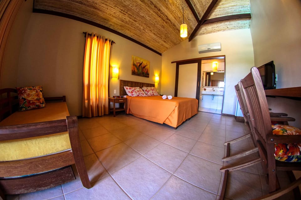 Room (Master) | Minibar, in-room safe, individually decorated, blackout drapes