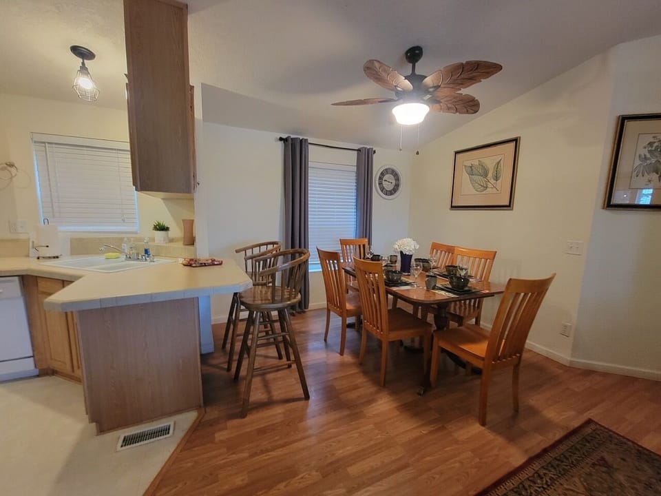 Family Cabin (no pets) | Private kitchen | Microwave, coffee/tea maker