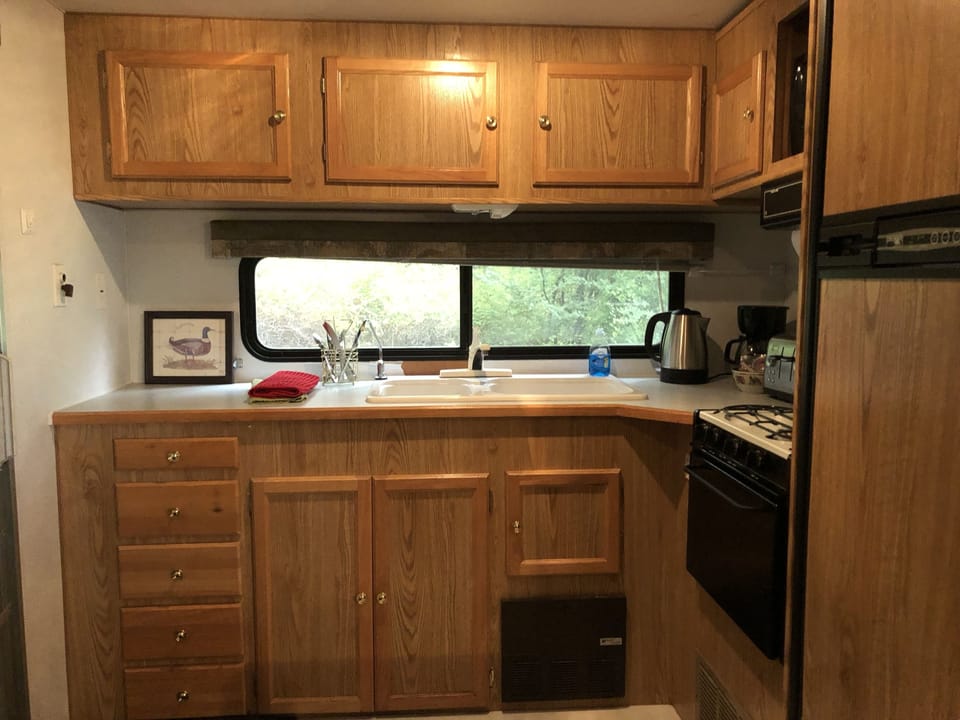 Furnished Trailer | Private kitchen | Microwave, coffee/tea maker