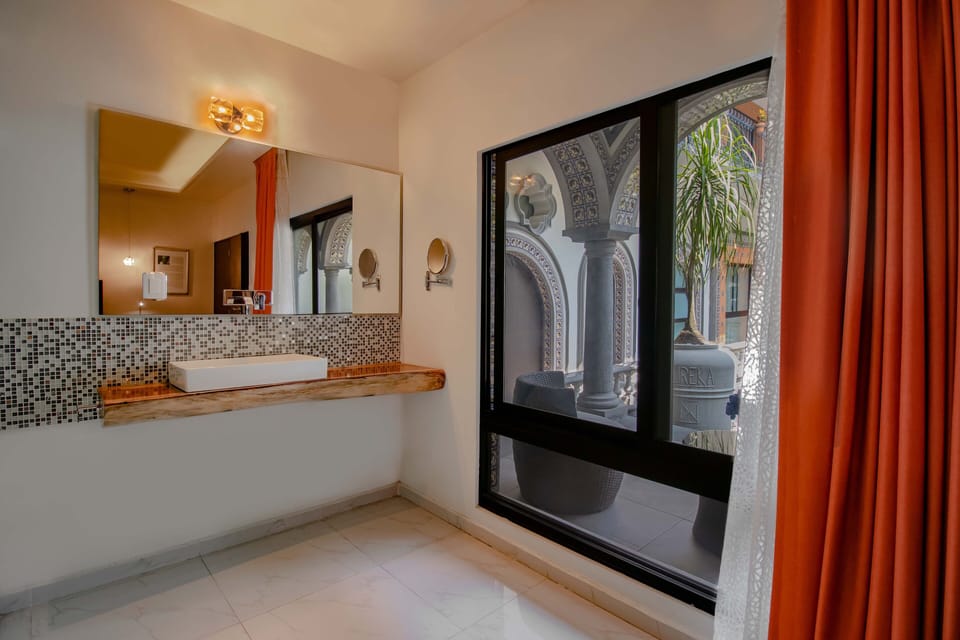 Standard Room, 1 Queen Bed | Bathroom | Shower, free toiletries, hair dryer, bathrobes