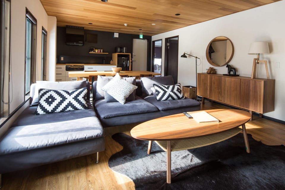 Flat-screen TV, Netflix, pay movies