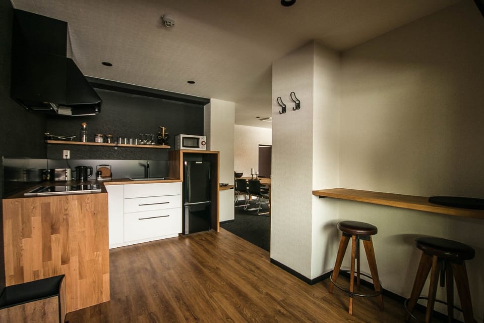 Mini-fridge, electric kettle, highchair