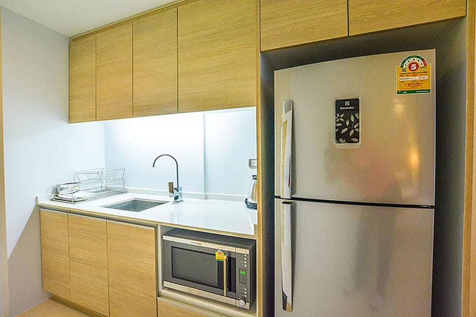 1 Bedroom Garden View | Private kitchenette | Full-size fridge, microwave, electric kettle, cookware/dishes/utensils