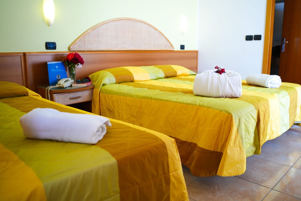 Executive Room, Sea View | Egyptian cotton sheets, premium bedding, down comforters, minibar