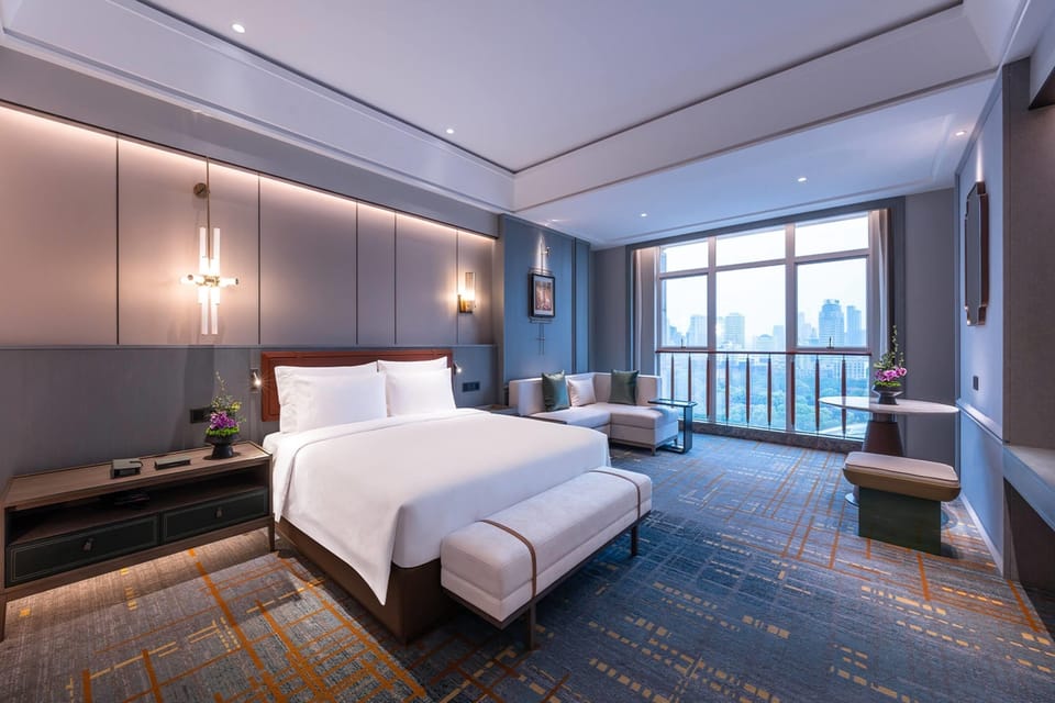 Room, 1 King Bed, City View | Down comforters, minibar, in-room safe, desk