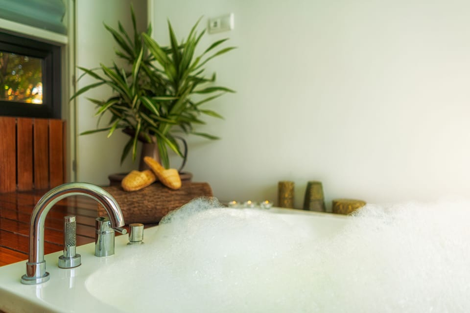 Couples treatment rooms, sauna, hot tub, steam room, Turkish bath