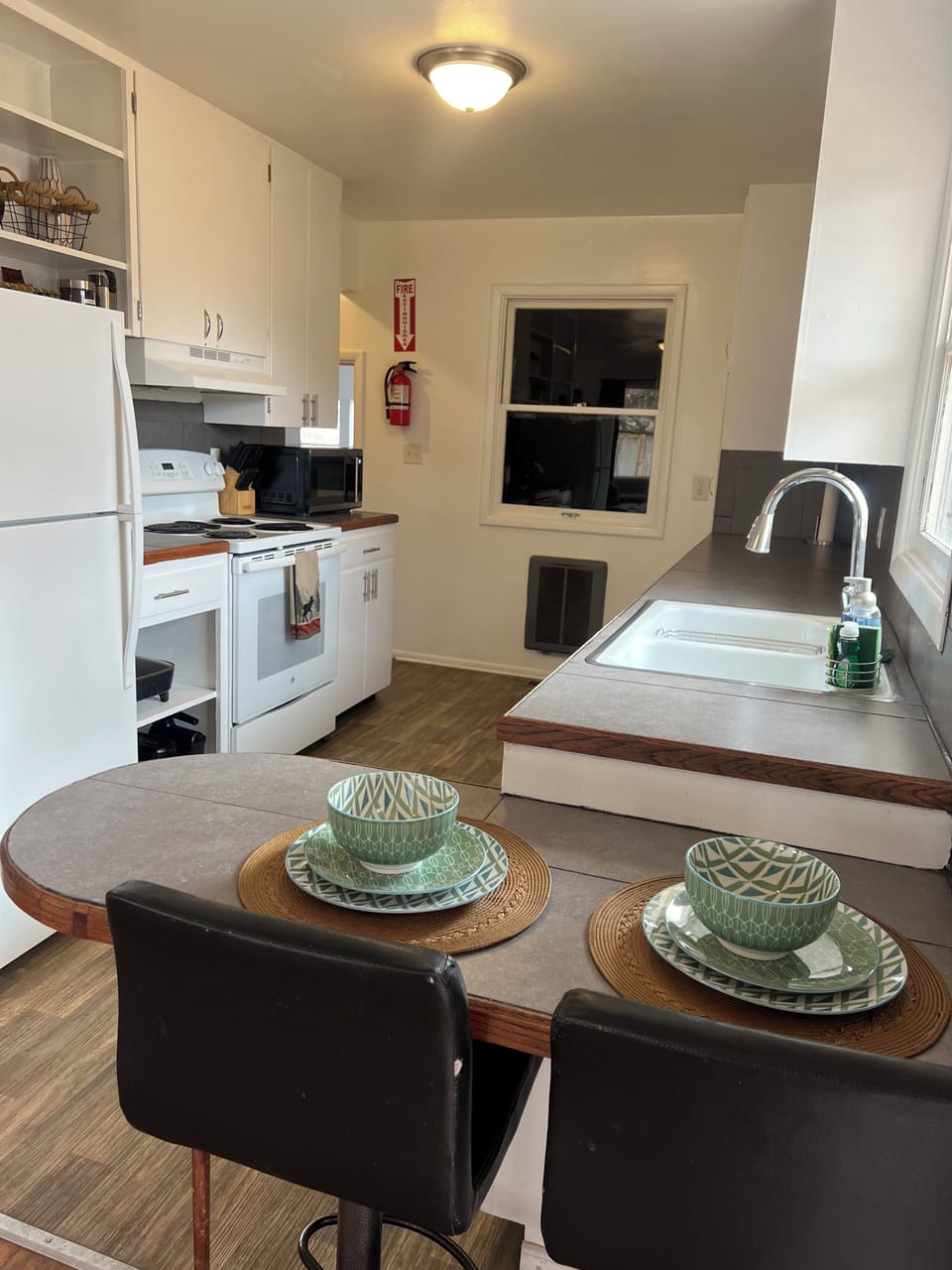 Family Cottage, 2 Bedrooms, Kitchen | Private kitchen | Fridge, microwave, coffee/tea maker