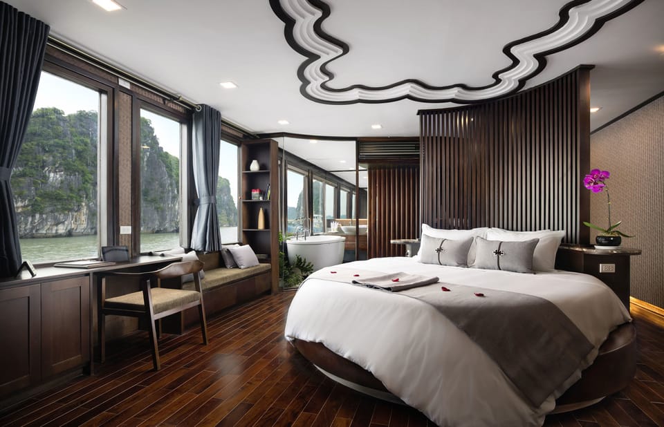 Orchid Exclusive Suite with Private Balcony  | Minibar, in-room safe, desk, free cribs/infant beds