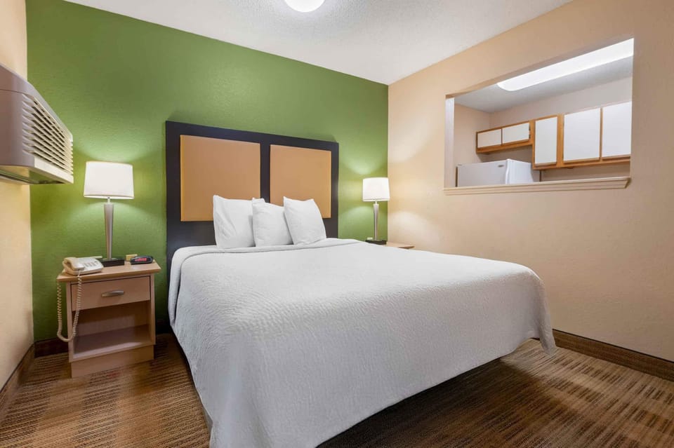 Desk, iron/ironing board, WiFi (free), bed sheets